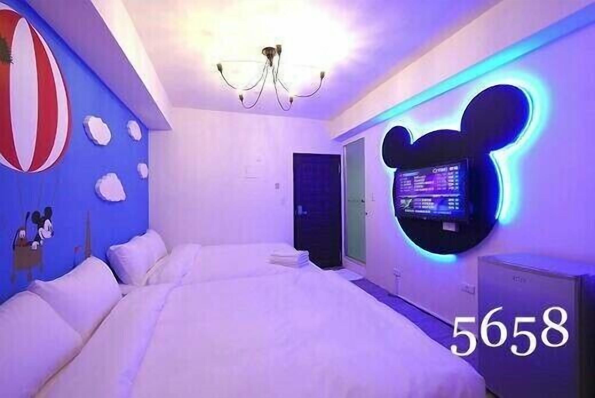 Standard Quadruple Room | Desk, blackout drapes, free WiFi