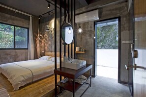 Habitación doble Elite | Ropa de cama de alta calidad, escritorio y cortinas blackout