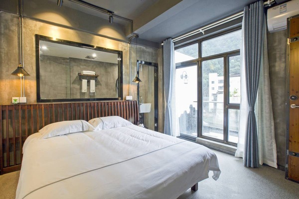 高档床上用品、办公桌、遮光窗帘、隔音