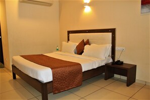 Superior-Doppelzimmer, 1 King-Bett | Schreibtisch, Bügeleisen/Bügelbrett, Zustellbetten, kostenloses WLAN