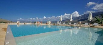 Angelica-Sea & Mountain View at a Sunny Retreat