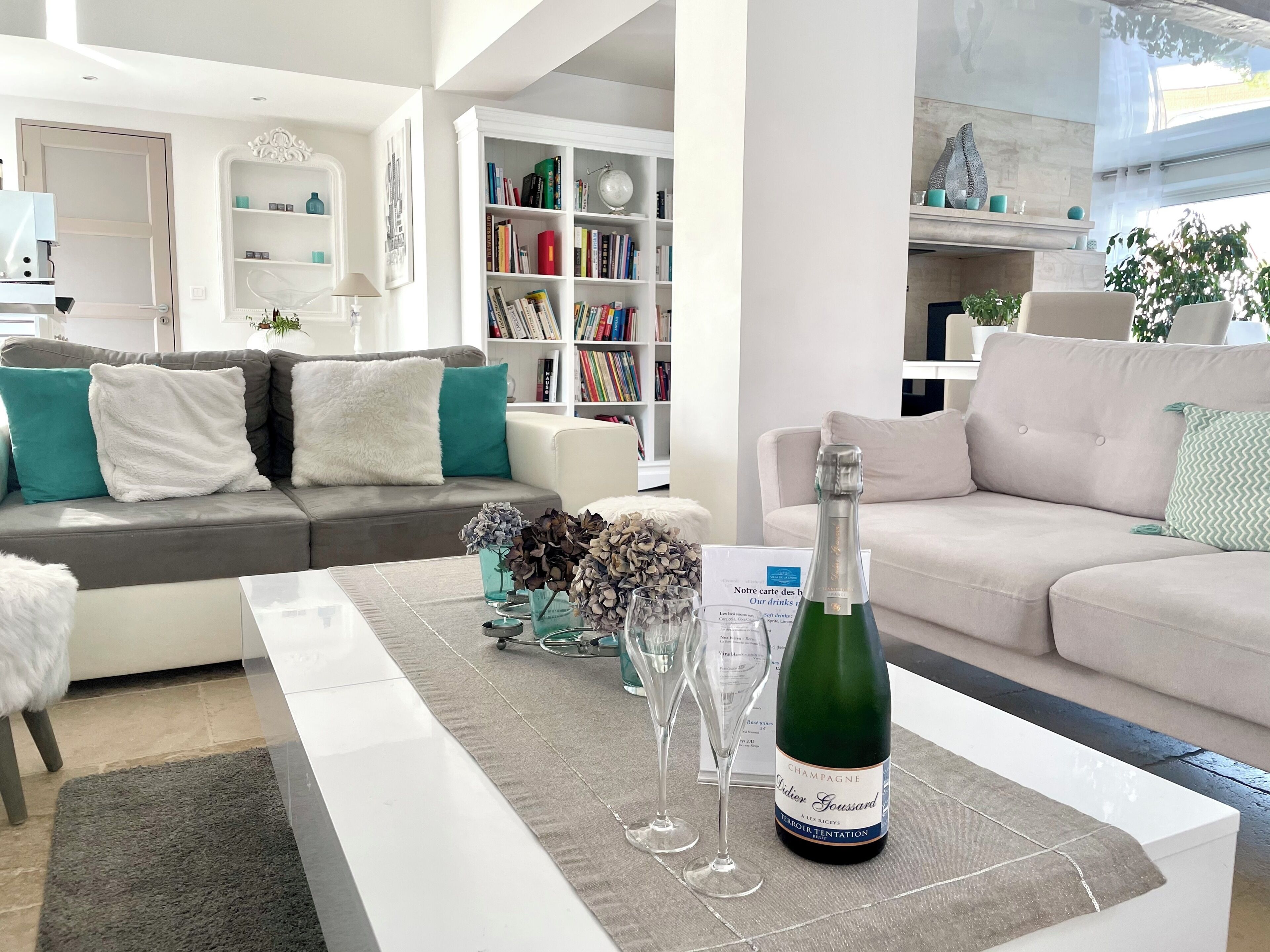 Coin salon dans le hall