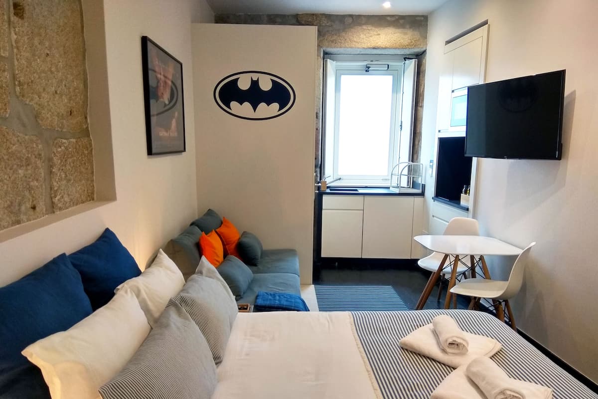 City-studiolejlighed | 2 soveværelser, pengeskab på værelset, individuelt design