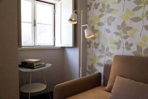 Estúdio superior, vista para o rio | Área de estar | TV LED