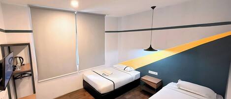 Twin Room | Desk, iron/ironing board, free WiFi, bed sheets