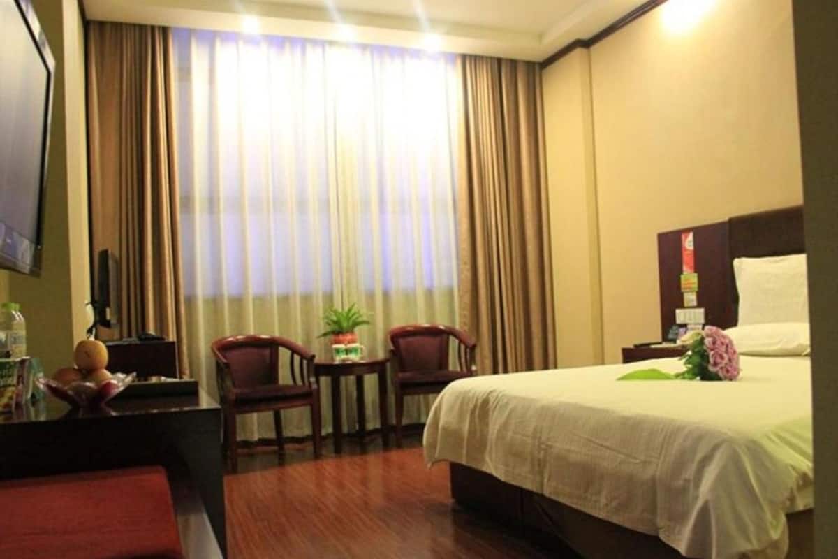 Cortinas blackout, tabla de planchar con plancha y wifi gratis