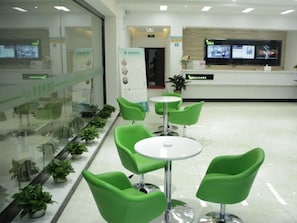 Lobby sitting area - Vatica TianJin JingHai District Bus Station Home World Plaza Hotel (Tianjin)