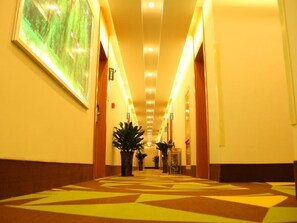 Hallway - Vatica TianJin JingHai District Bus Station Home World Plaza Hotel (Tianjin)