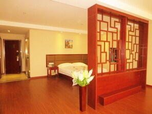 خزنة داخل الغرفة وواي فاي مجانًا