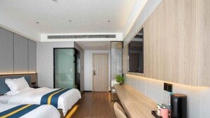 A hotel room with two beds, a desk, a chair, a TV, and a small plant. - Greentree Alliance Nicheng Nanlu Rd. Renmin Rd. Ho (Shanghai)