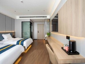 A hotel room with two beds, a desk, a chair, a TV, and a small plant. - Greentree Alliance Nicheng Nanlu Rd. Renmin Rd. Ho (Shanghai)
