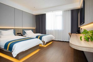 A hotel room with two beds, a desk, and a large window with curtains. - Greentree Alliance Nicheng Nanlu Rd. Renmin Rd. Ho (Shanghai)