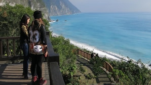 A coastal walkway with a view of the sea and mountains. - Taroko Susi Space (Xincheng)