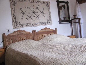 Habitación doble estándar, baño compartido | Escritorio, insonorización, tabla de planchar con plancha y wifi gratis 