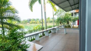 Family Room | Living area | 32-inch flat-screen TV with cable channels, TV