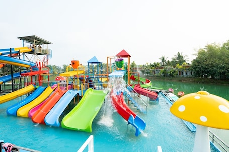 Kayaking. Lamphurai Riverside Resort and Spa
