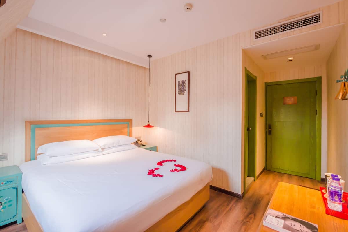 Design Queen Room | In-room safe, desk, blackout curtains, free WiFi