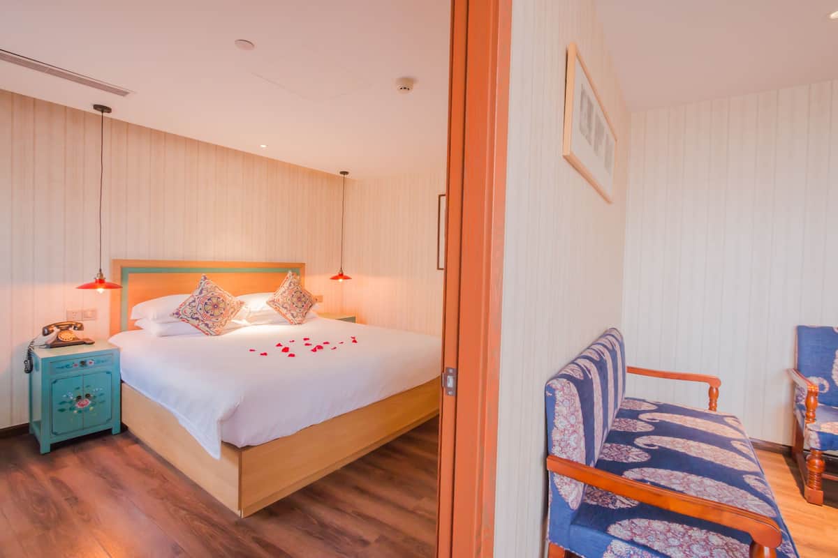 Romantic Suite | In-room safe, desk, blackout curtains, free WiFi