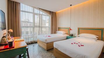 Elegant Twin Room | In-room safe, desk, blackout drapes, free WiFi