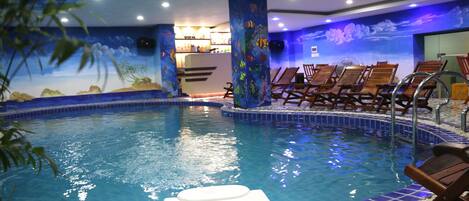 Indoor pool, sun loungers