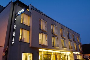 Façade de l’hébergement - soirée/nuit