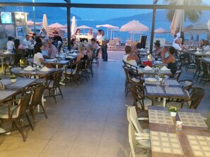 Breakfast, lunch and dinner served - La Vita Beach Hotel (Marmaris)