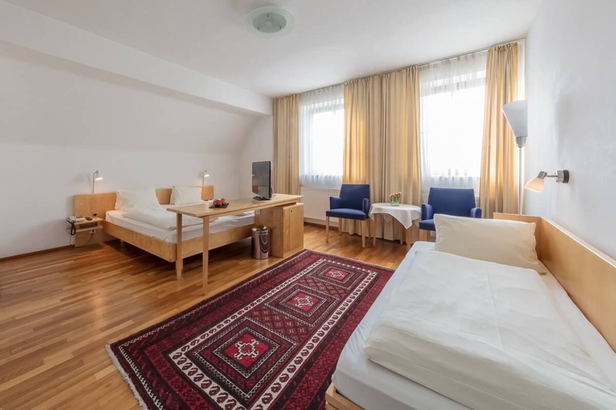 Triple Room | In-room safe, desk, free WiFi, bed sheets