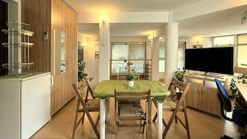 Executive Studio, Terrace, Ground Floor | In-room dining