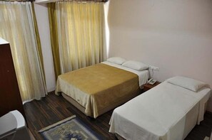 Triple Room | Premium bedding, minibar, in-room safe, desk