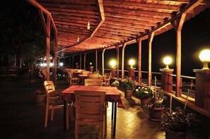 Breakfast, lunch and dinner served - Abana Berrunil Otel (Bozkurt)