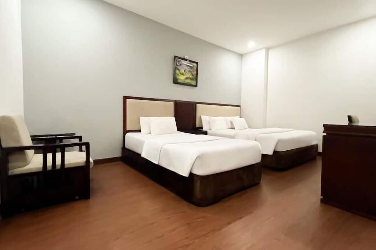 Minibar, in-room safe, iron/ironing board, free WiFi