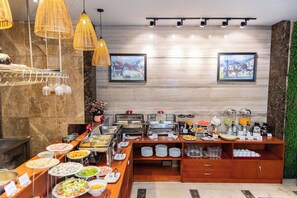 Free daily buffet breakfast