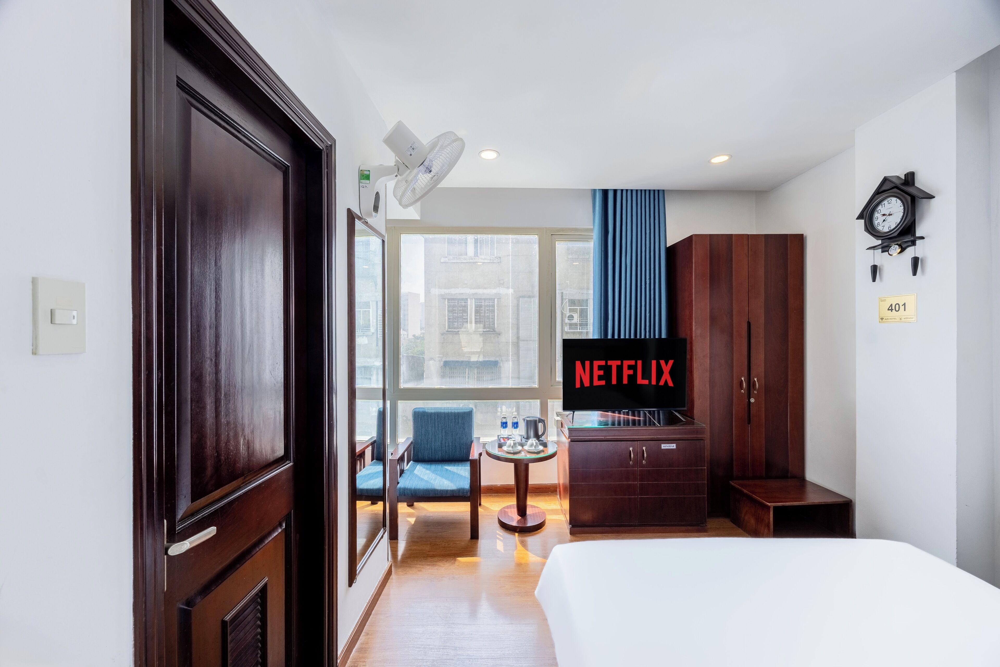 Deluxe Double Room | Minibar, in-room safe, iron/ironing board, free WiFi