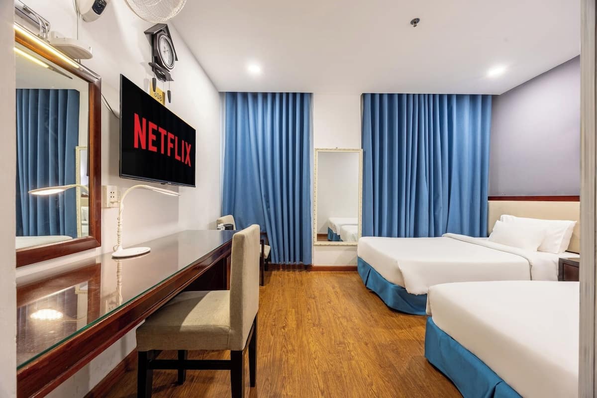 Minibar, in-room safe, iron/ironing board, free WiFi