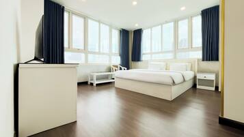 Deluxe Suite Double | Minibar, in-room safe, iron/ironing board, free WiFi