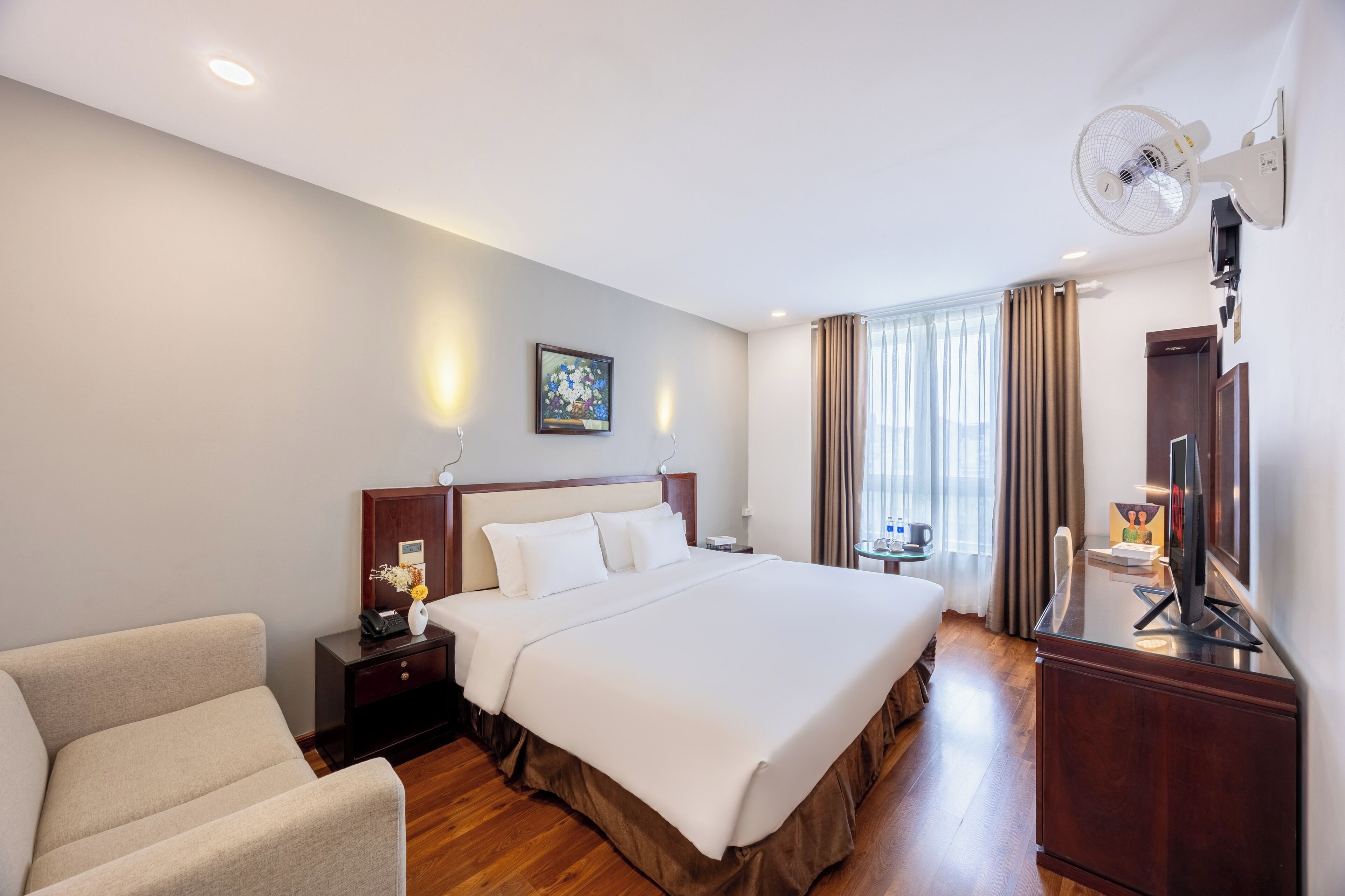 Deluxe Suite Double | Minibar y caja de seguridad en la habitación 