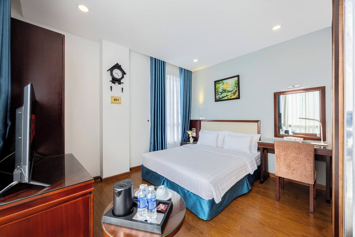 Deluxe Double Room | Minibar, in-room safe, iron/ironing board, free WiFi