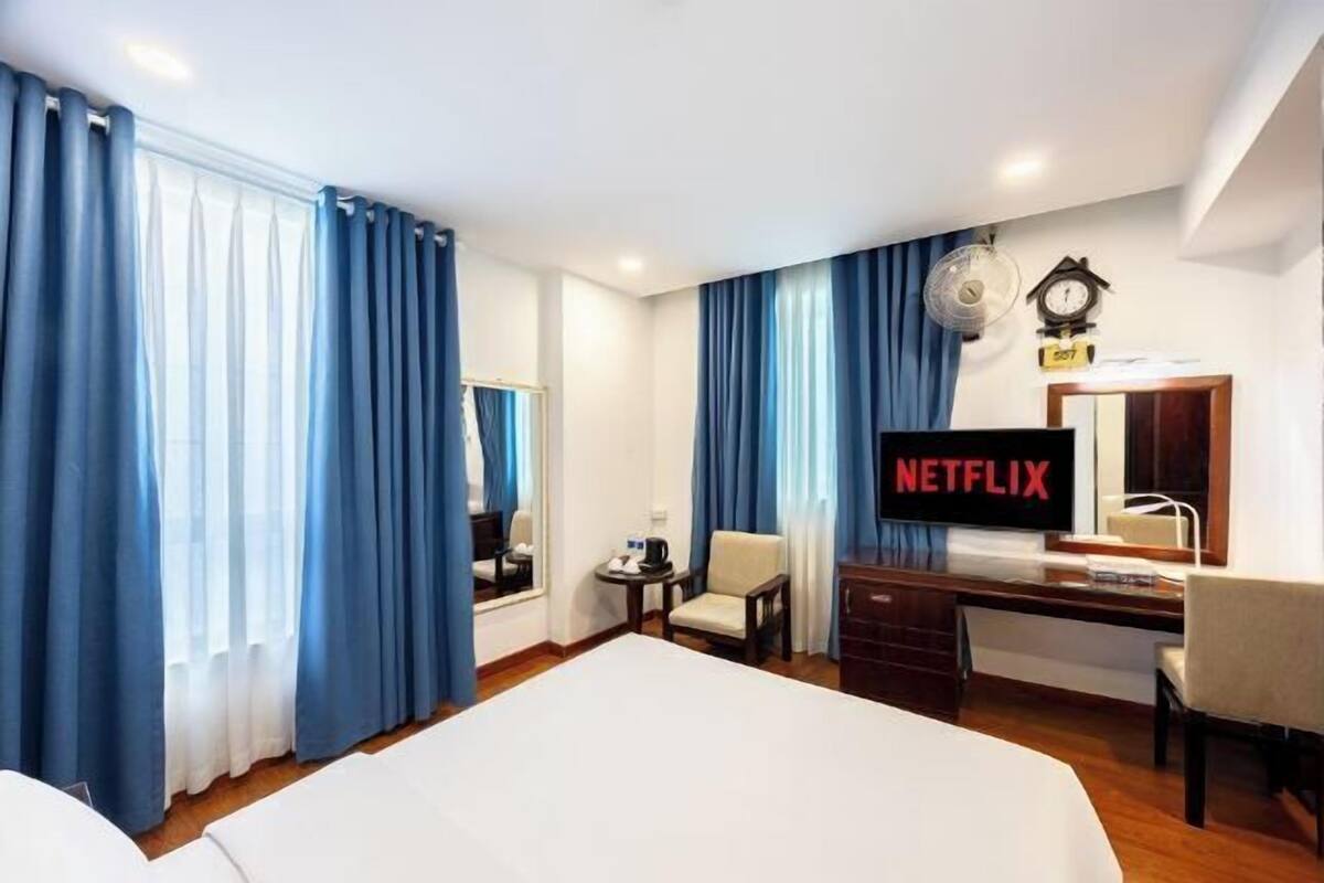 Minibar, in-room safe, iron/ironing board, free WiFi