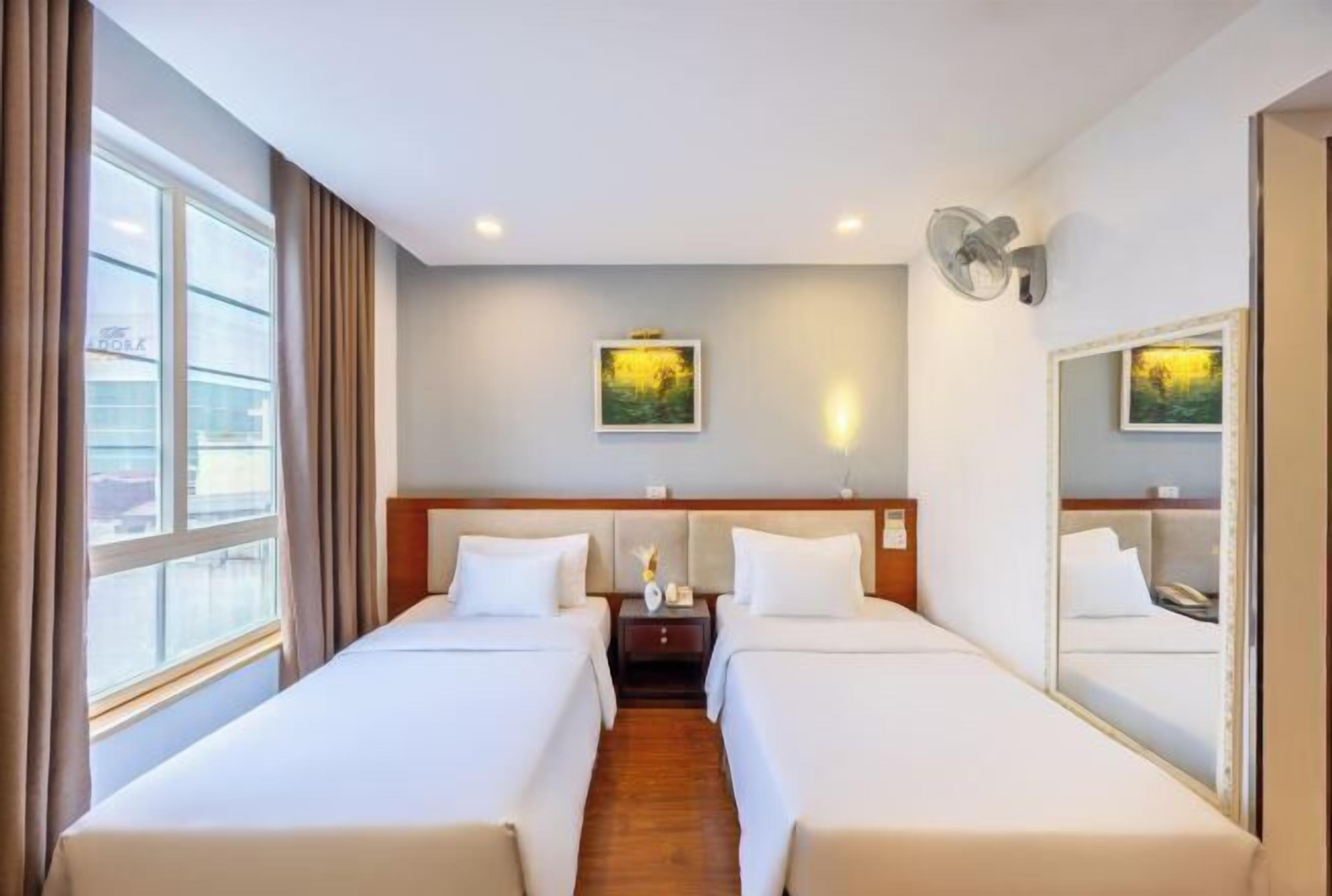 Minibar y caja de seguridad en la habitación 