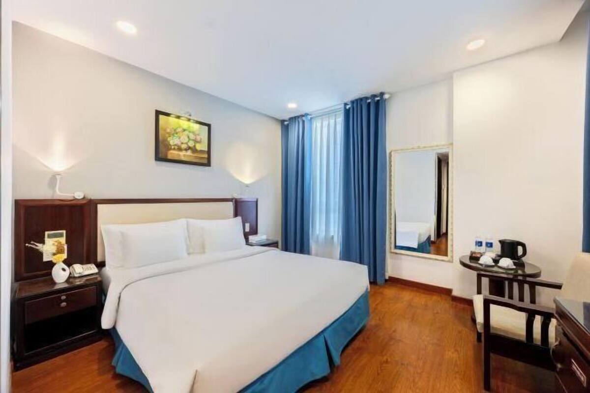 Minibar, in-room safe, iron/ironing board, free WiFi