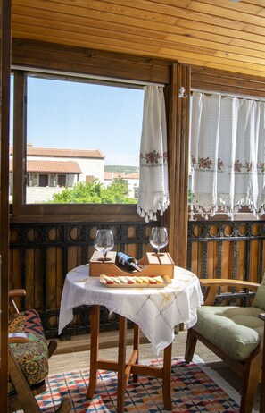 Superior Double Room, 1 Double Bed | Minibar, in-room safe, individually decorated, individually furnished - Flores Hotel Alacati (Cesme)