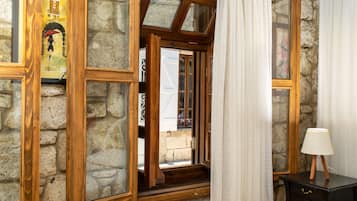 Minibar, in-room safe, individually decorated, individually furnished