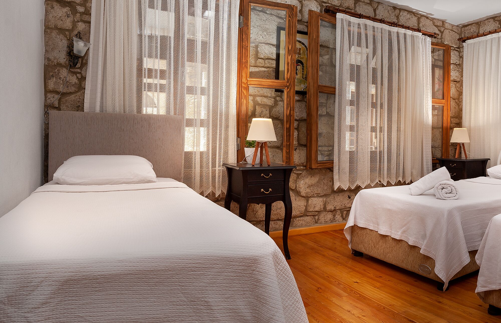 deluxe triple room, 3 single beds | 1 bedroom, minibar, in-room safe, individually decorated