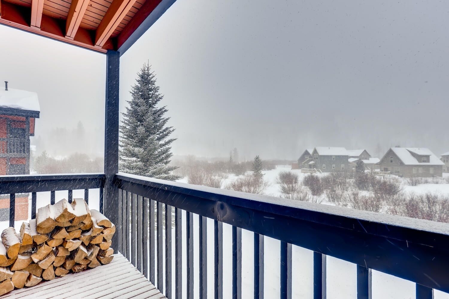 Condo, 2 Bedrooms | Property grounds