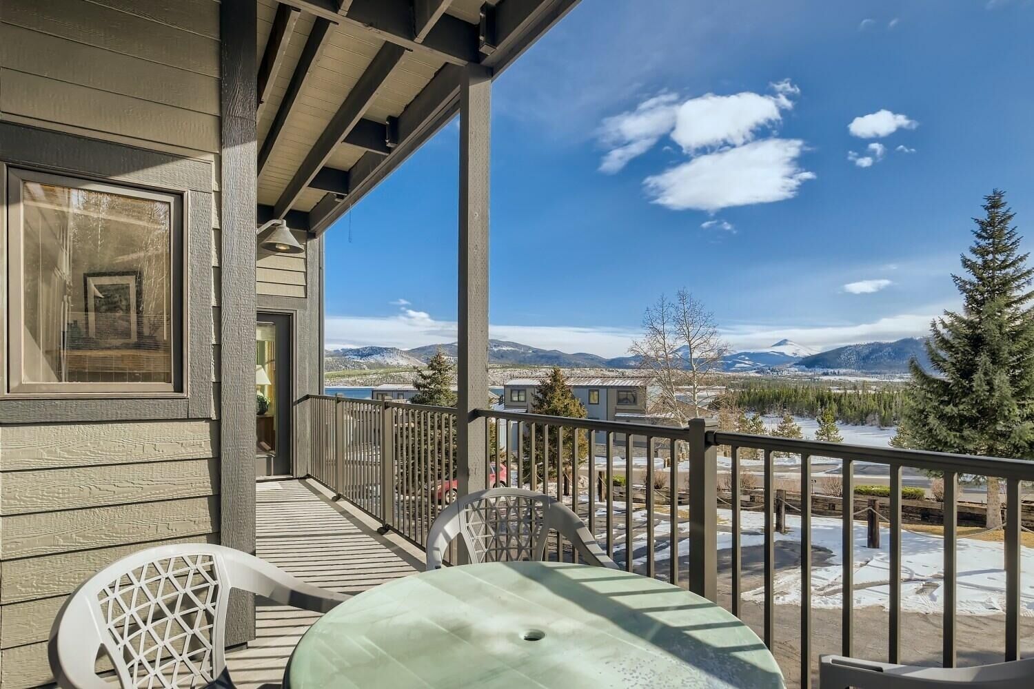 Condo, 2 Bedrooms | Property grounds