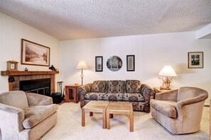 Condo, 2 Bedrooms | Living room | TV