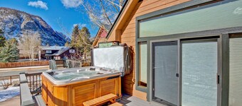 Pitkin Townhome - 704 3 Bedroom Townhouse by RedAwning