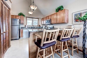 Townhome, 3 Bedrooms | Private kitchen | Microwave, oven, dishwasher, coffee/tea maker