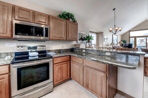 Townhouse, 3 kamar tidur | Dapur pribadi | Microwave, oven, mesin pencuci piring, dan mesin pembuat kopi/teh