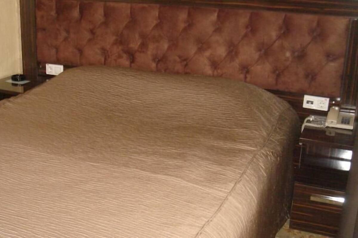 Standard Double or Twin Room | Minibar, desk, WiFi (free)
